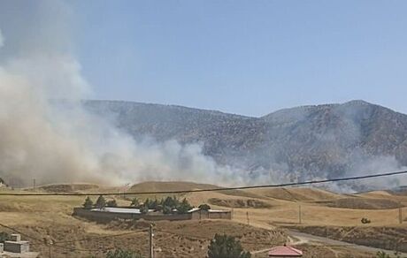 مهار آتش‌سوزی گسترده در مزارع گندم شهرستان چوار