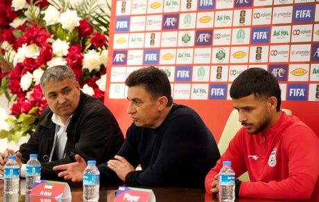 انتقاد قلعه‌نویی از زمین چمن عشق آباد: فیفا و AFC باید رسیدگی کنند