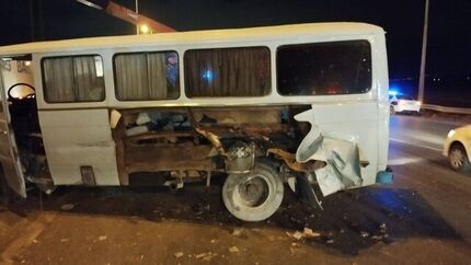 مصدومیت ۱۵ نفر بدلیل واژگونی مینی‌بوس در آزادراه قزوین-زنجان
