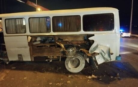 مصدومیت ۱۵ نفر بدلیل واژگونی مینی‌بوس در آزادراه قزوین-زنجان