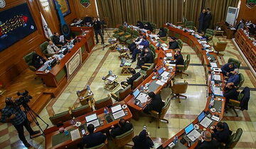 انتقاد اعضای شورای شهر تهران به دخالت داماد زاکانی