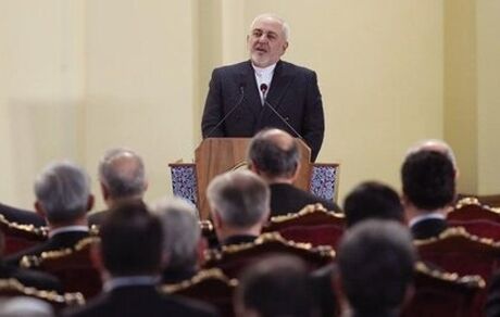 ظریف: دعواها و بگو مگوهای خانگی ما را به حساب فاصله مردم نگذارید