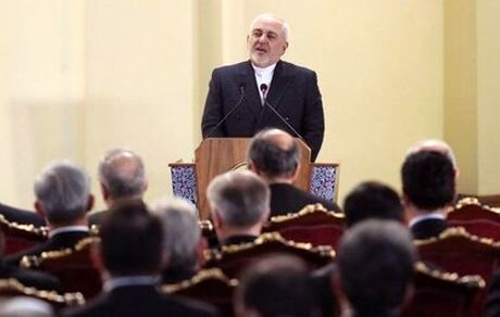 ظریف: دعواها و بگو مگوهای خانگی ما را به حساب فاصله مردم نگذارید