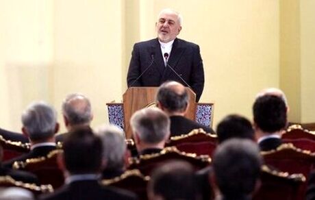 ظریف: دعواها و بگو مگوهای خانگی ما را به حساب فاصله مردم نگذارید