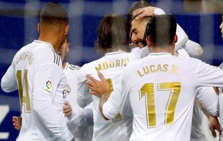 رئال، هم‌امتیاز با بارسلونای صدرنشین