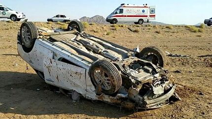 واژگونی سمند و پژو ۲۰۶ در آزادراه زنجان - قزوین با هفت فوتی و مصدوم