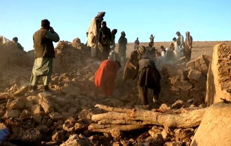 عبور تلفات زلزله افغانستان از ۲۰۰۰ نفر