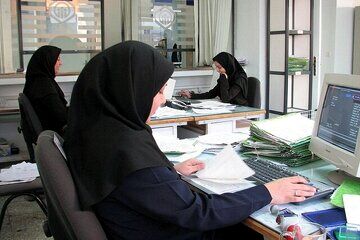 کارکنان دولتی کاهش می‌یابد