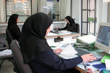 کارکنان دولتی کاهش می‌یابد