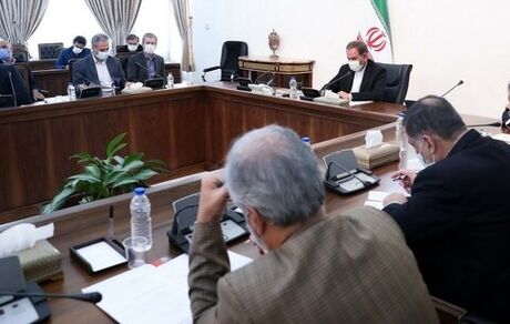 جهانگیری: تخصیص ارز ۴۲۰۰ تومانی باید با حساسیت انجام شود
