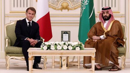 مکرون در سفری غیرمنتظره به عربستان، با بن سلمان درخصوص گازوئیل دیدار کرد