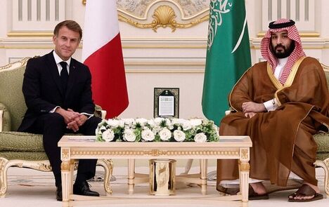 مکرون در سفری غیرمنتظره به عربستان، با بن سلمان درخصوص گازوئیل دیدار کرد
