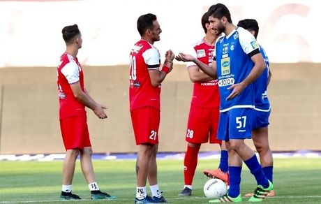 ورود مدافع استقلال به باشگاه پرسپولیس برای عقد قرارداد