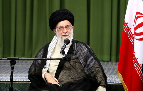 
مقام معظم رهبری: وظیفه جامعه مداح، مدیریت شادی و عزای جامعه است
