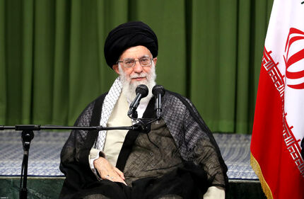 
مقام معظم رهبری: وظیفه جامعه مداح، مدیریت شادی و عزای جامعه است
