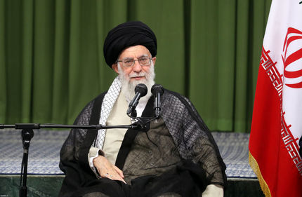 
مقام معظم رهبری: وظیفه جامعه مداح، مدیریت شادی و عزای جامعه است
