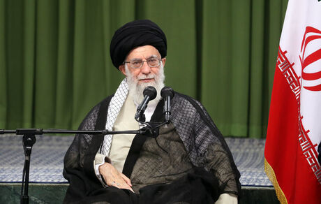 
مقام معظم رهبری: وظیفه جامعه مداح، مدیریت شادی و عزای جامعه است
