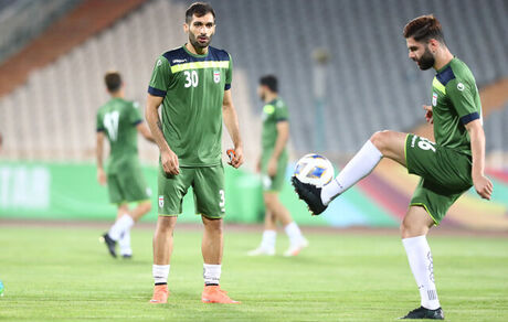 مدافع تراکتور در یک قدمی استقلال