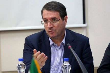  وزیر صمت: قیمت خودرو کاهش می‌یابد
