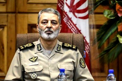 فرمانده کل ارتش: کارکنان ارتش و صنعت نفت همواره پیش‌مرگ ملت و کشور بوده‌اند