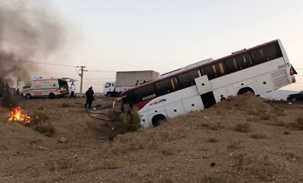 تصادف اتوبوس با تپه و کامیون، ۴۶ کشته و مصدوم در پی داشت