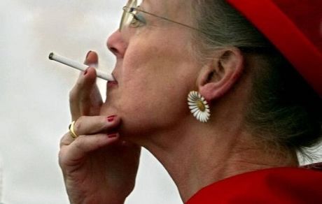 سیگاری و ۸۲ ساله؛ "مارگارت" حالا پیرترین ملکه اروپاست