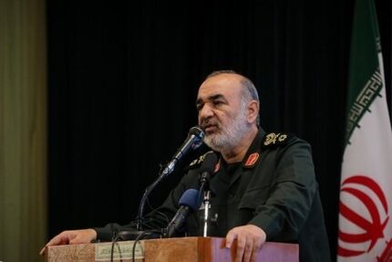 روایت سردار سلامی از فرمان مهم رهبری به سپاه در جمع مردم ماهشهر/ حقوق ما را مردم می‌دهند، ما هم باید به آنها خدمت کنیم