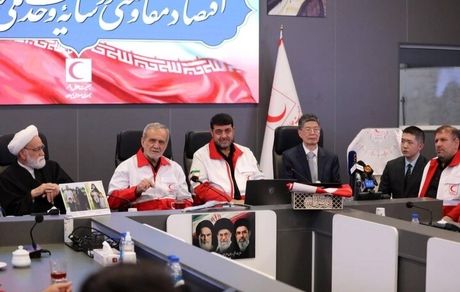 اهدای محموله ۵۸ تنی دارو به مردم ایران توسط سفیر چین