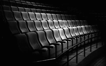 تئاترها دو روز تعطیل شدند