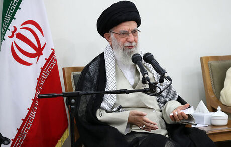 دیدار مسئولان نظام و میهمانان کنفرانس وحدت اسلامی‌ با رهبر انقلاب