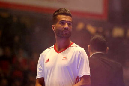 مسعود شجاعی شیشه آمبولانس را شکست/ عکس