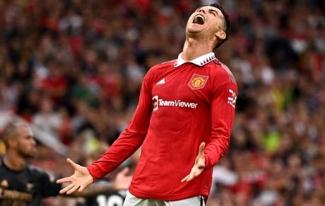 سرمربی منچستر، رونالدو را تهدید کرد