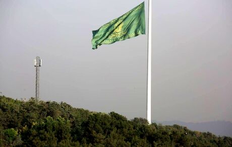 آیین “ اهتزاز بزرگ‌ترین پرچم رضوی کشور " در منطقه فرهنگی و گردشگری عباس آباد