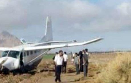 فرود اضطراری یک هواپیمای آموزشی در زمین کشاورزی سیرجان