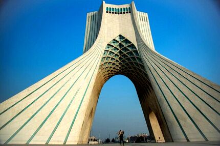 بازدید کودکان از برج آزادی یک هفته رایگان شد