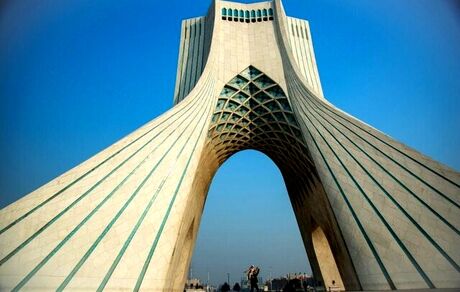 بازدید کودکان از برج آزادی یک هفته رایگان شد
