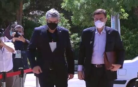 قاضی‌زاده هاشمی و همتی اولین کاندیداهای ریاست جمهوری وارد صداوسیما شدند