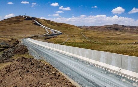 ۶۴ کیلومتر از دیوار مرزی ایران و ترکیه ساخته شده است