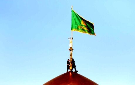 با برگزاری آیینی، پرچم گنبد حرم امام رضا (ع) تعویض شد