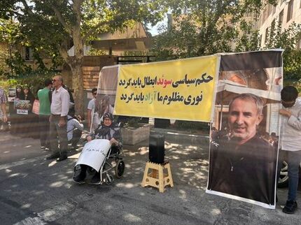 تجمع اعتراضی در تهران مقابل سفارت سوئد