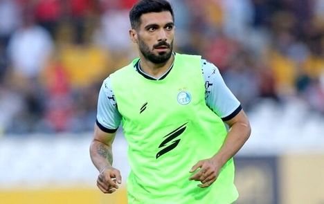 مدافع استقلال در بن بست کامل! / نه سرمربی می‌خواهد نه تیم دیگر