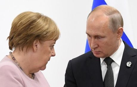 گفتگوی پوتین و مرکل با محوریت بحران لیبی