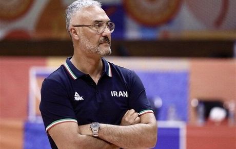 سرمربی تیم ملی بسکتبال می‌تواند با تیم‌های دیگر قرارداد ببندد