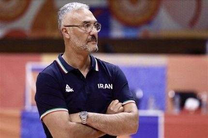 سرمربی تیم ملی بسکتبال می‌تواند با تیم‌های دیگر قرارداد ببندد