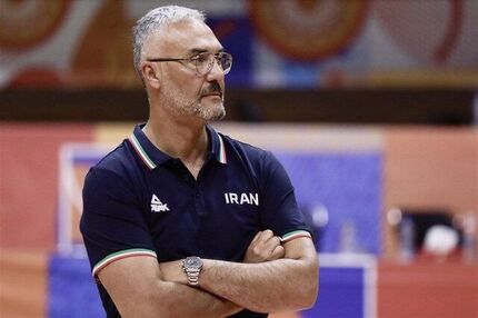 سرمربی تیم ملی بسکتبال می‌تواند با تیم‌های دیگر قرارداد ببندد