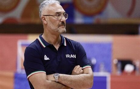 سرمربی تیم ملی بسکتبال می‌تواند با تیم‌های دیگر قرارداد ببندد