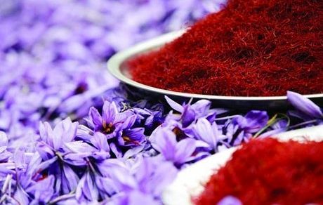 نباید در تولید و تجارت زعفران، پسته و فرش احساسی عمل کرد