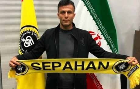 
اولین خرید امیر قلعه‌نویی در نیم‌فصل انجام شد/ طیبی در سپاهان
