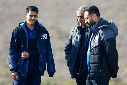 هافبک استقلال دو ماه دور از میادین