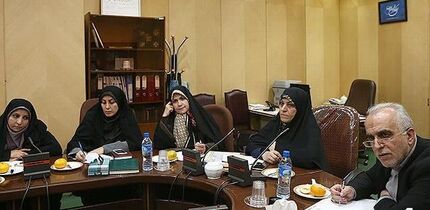 وزیر اقتصاد: با افزایش نرخ کالاها مقابله می‌کنیم